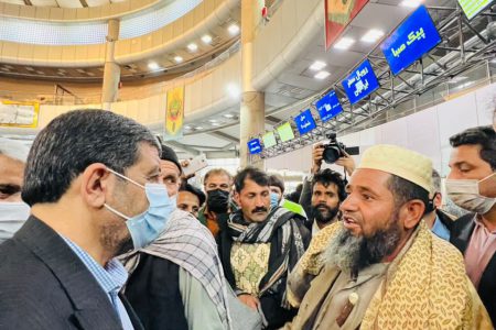 وزیر میراث‌فرهنگی، گردشگری و صنایع‌دستی پای درددل مسافران در پایانه مسافربری مشهد
