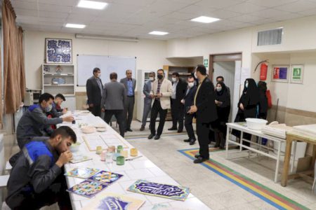 بازدید مسئولان آموزش و مشاوران آموزشی مشهد از مراکز آموزش صنایع‌دستی